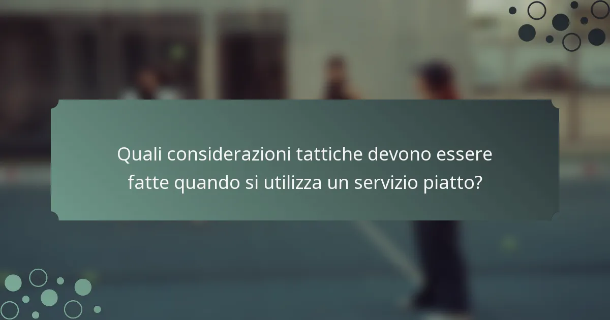 Quali considerazioni tattiche devono essere fatte quando si utilizza un servizio piatto?